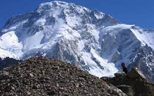  پاکستانی خاتون سمیت 3 کوہِ پیما ؤں نے 8 ہزار میٹر بلند چوٹی سر کر لی