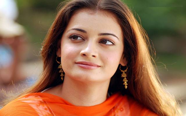  بھارتی اداکارہ دیا مرزا کی ڈانس کرتے ویڈیو وائرل۔۔۔