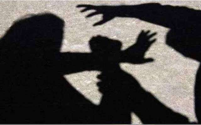 مسلح شخص کی شادی شدہ خاتون سے گھر میں گھس کر زیادتی