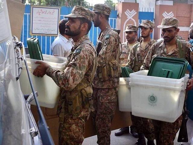 آزاد کشمیر الیکشن۔ پولنگ  کا سامان پہنچ گیا۔ ووٹنگ کل ہوگی