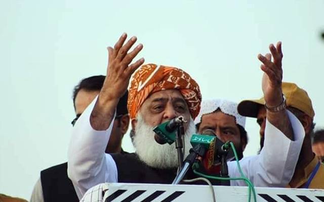 عمران خان کا آزاد کشمیر میں ریفرنڈم کرانے کا اعلان غداری ہے، مولانا فضل الرحمان 