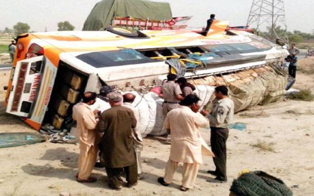 لیہ، مسافر بس الٹ گئی، 5مسافر جاں بحق،26زخمی 