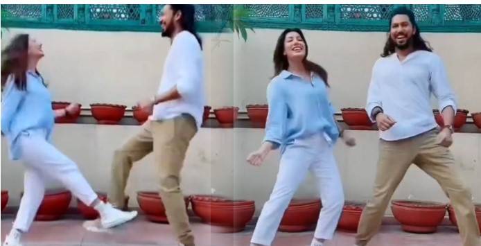 بھا ئی کے سا تھ مغربی مو سیقی پر ڈا نس۔۔مہو ش حیات کو صنفی تنقید کا سامنا