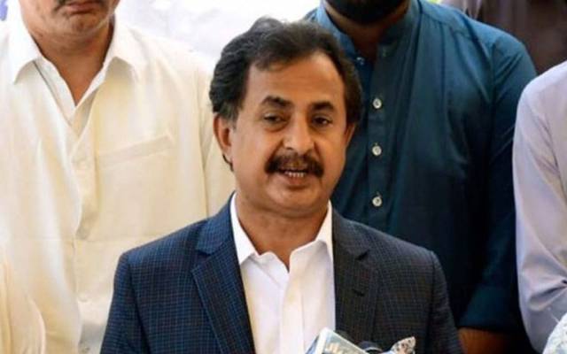 پی ٹی آئی رہنما حلیم عادل شیخ کی گاڑی پر نوابشاہ میں پتھراؤ