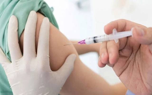 کورونا ویکسین کی تیسری خوراک  کس کو لگے گی؟