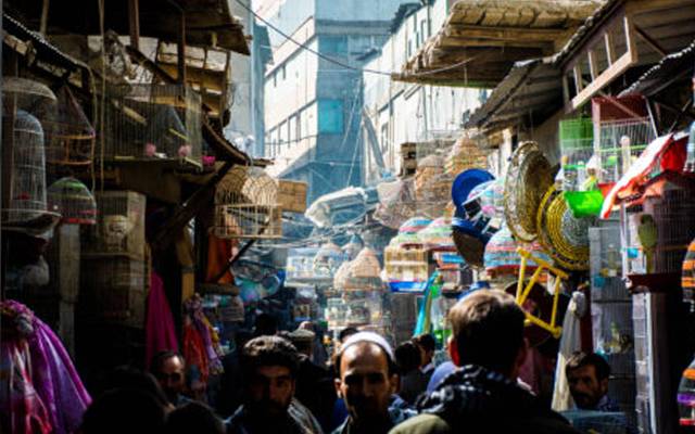 کابل میں زندگی بحال ۔بازار کھل ‌گئے۔طالبان کو پھول پیش