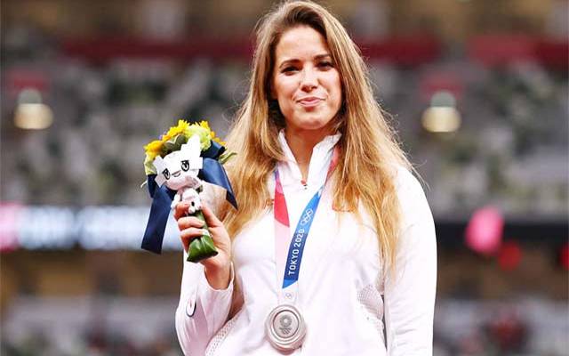 ٹوکیو اولمپکس میں میڈل جیتنے والی پولش خاتون ایتھلیٹ نے انسانیت کی بہترین مثال قائم کردی
