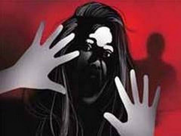 زمین پھٹی نہ آسمان ۔۔مدرسے کے معلم کی طالبہ سے مبینہ زیادتی۔۔متا ثرہ کی ویڈیو وا ئرل