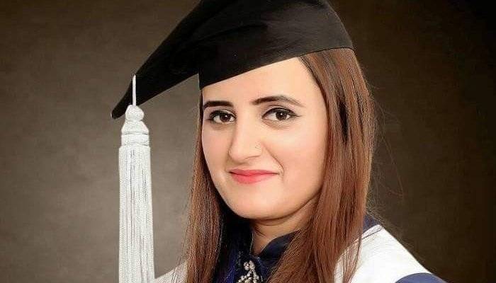  کورونا کے باعث فلائٹ لیفٹیننٹ ڈاکٹر ماہ نور انتقال کر گئیں