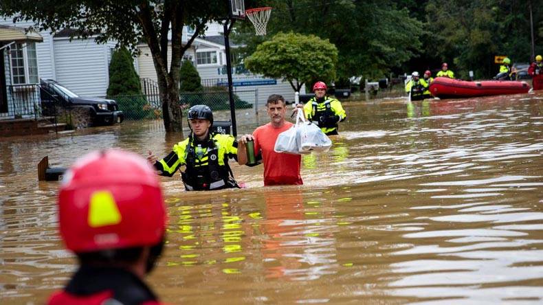 امریکا:بارشوں سےسیلابی صورتحال،پروازیں منسوخ،16افراد ہلاک