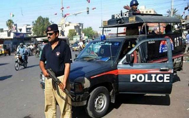 کراچی۔۔ کورنگی میں پولیس مقابلہ۔۔ 2 دہشتگرد گرفتار
