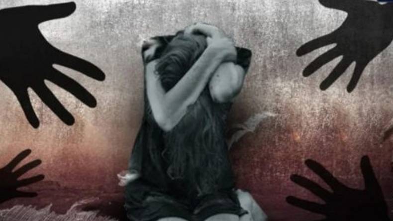 جہیز .. بےغیرت شوہر بیوی کا تبادلہ دوستوں سے کرنے لگا،پھر بیوی نے لیا سخت ایکشن