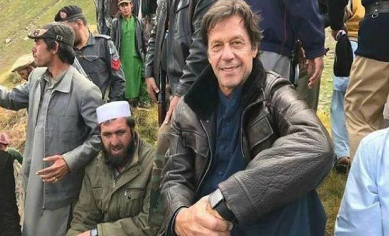 وزیرا عظم عمران خان نے اپنی یادگار تصویر سوشل میڈیا پر شیئر کردی