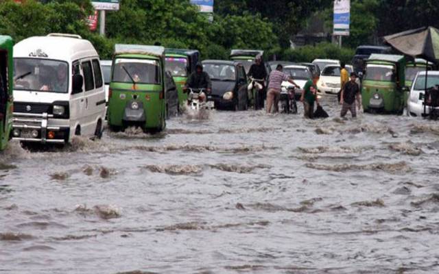 ملک کے مختلف شہروں میں موسلا دھار بارش ، نشیبی علاقوں میں پانی جمع