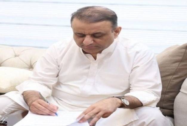 پنجاب کے سینئر وزیر علیم خان کا استعفا دینے کا فیصلہ