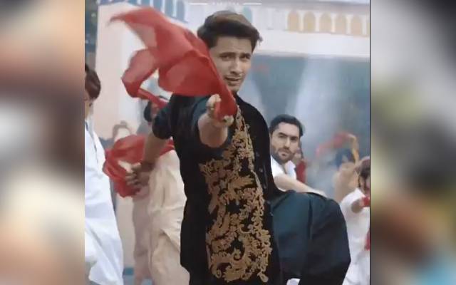 میرے پشتو گانے میں یہ کونسی گلوکارہ ہیں؟ علی ظفر کا مداحوں سے سوال