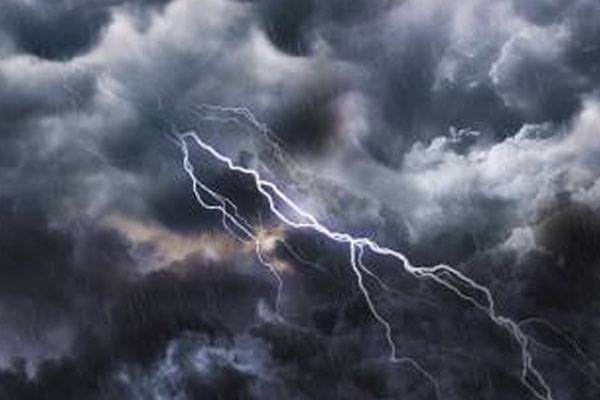 گرج چمک کے ساتھ بارش