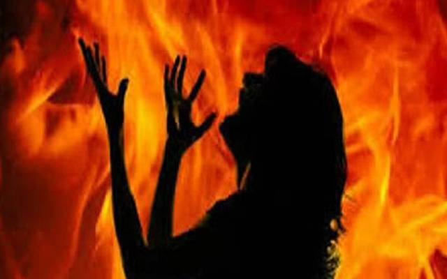 شوہر نے بیوی کو زندہ جلا دیا