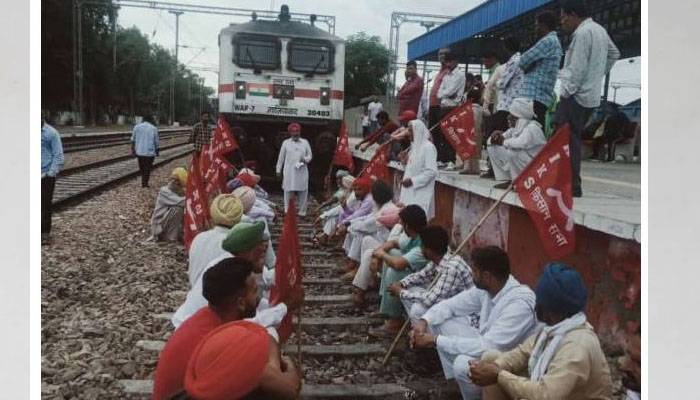 بھارت،ریل روکو تحریک،ٹرینیں لیٹ
