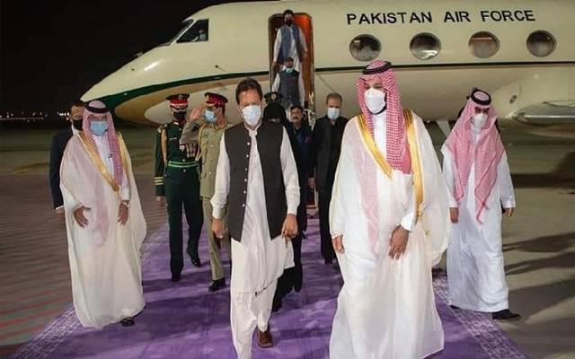 عمران خان تین روزہ دورے پر سعودی عرب پہنچ گئے