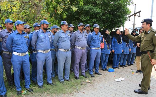 ٹریفک وارڈن، برطرف