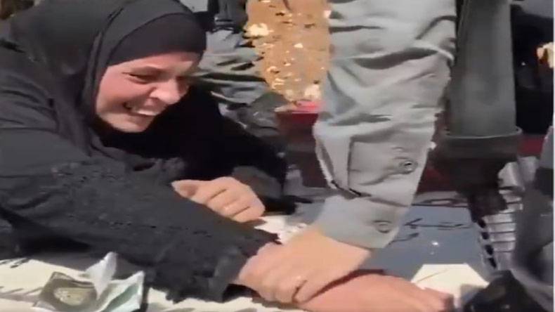 فلسطینی، خاتون، قبر ،مسمار