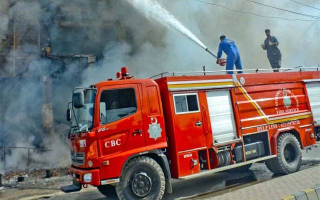 کراچی گودام میں آگ لگنے سے تین افراد جھلس گئے