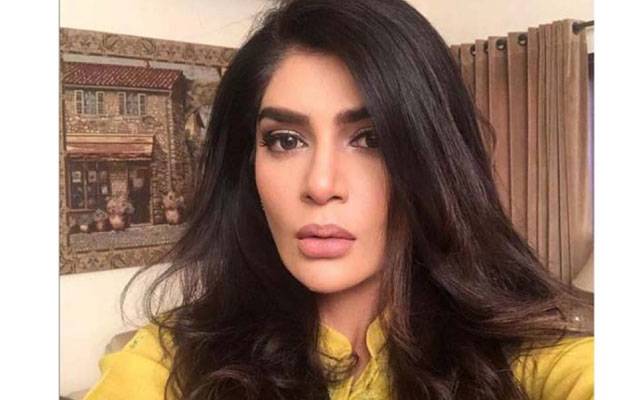 عفت عمر نے سرجری بارے بتا دیا