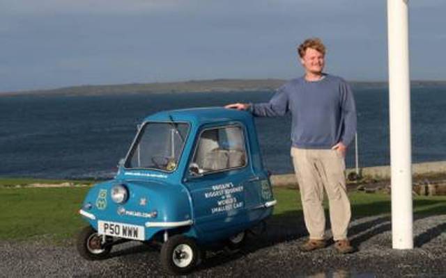 دنیا کی سب سے چھوٹی کار برطانیہ کے آخری سرے تک جانے کو تیار