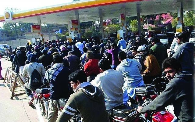 پٹرول بحران، ترین گروپ، میدان میں