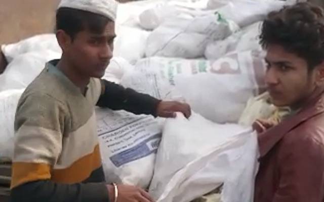 پولیس کی بڑی کارروائی۔۔۔مردہ مرغیوں کا بھرا ہوا ٹرک پکڑ لیا