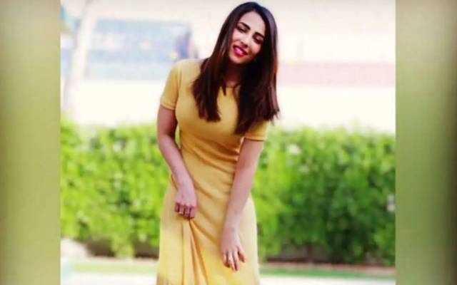 اداکارہ اشناشاہ کی پیلے لباس میں خوبصورت تصاویر سوشل میڈیا پر وائرل 