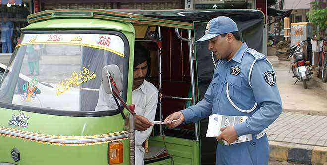  بغیر لائسنس ڈرائیونگ، کرنے والوں کو ،بھاری جرمانہ 
