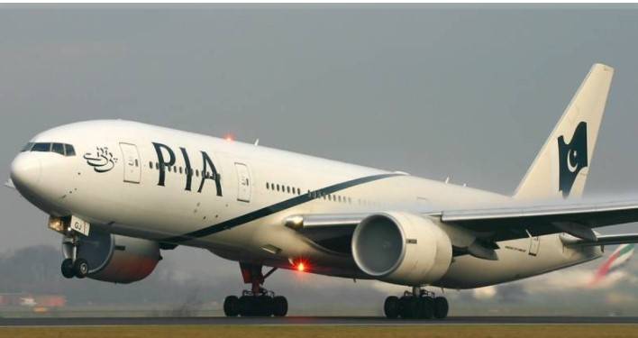 پی آئی اے کی فلائٹ کی کراچی ہنگامی لینڈنگ