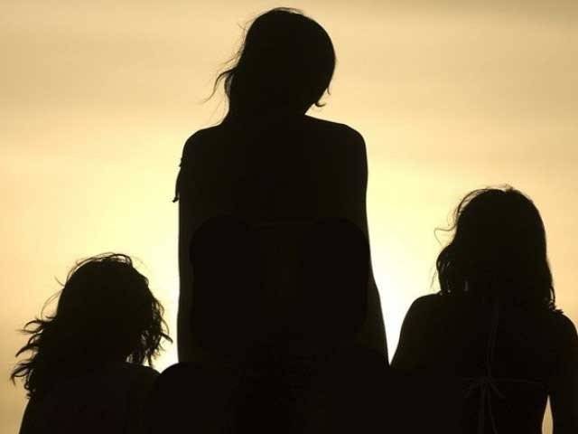 ماں نے بیٹیوں کیساتھ کیا کیا، فائل فوٹو