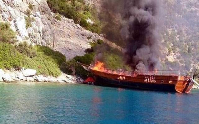  کشتی میں آگ لگنے سے 37افراد زندہ جل گئے۔۔متعدد زخمی