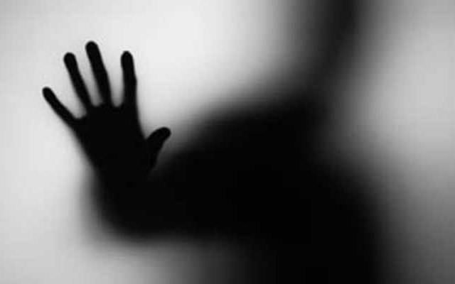 خواجہ سرا سے دوستی ، طالب علم پیسے، موبائل ۔۔بائیک،،سب گنوا بیٹھا