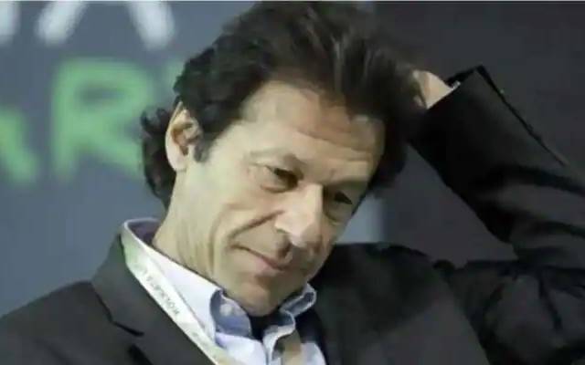 عمران خان مشکل میں 