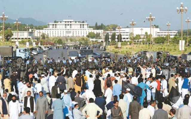 سرکاری ملازمین احتجاج
