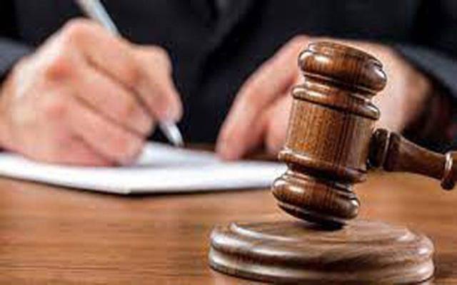  لڑکی کو تنگ کرنا 2 نوجوانوں کو مہنگا پڑ گیا۔عدالت نےبڑی سزا سنادی