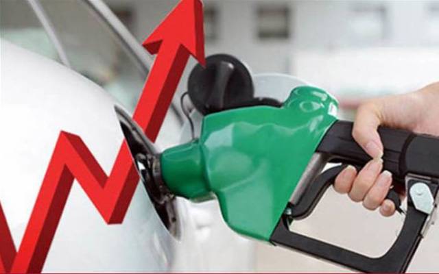بدترین معاشی بحران۔ پٹرول مہنگا کر دیا گیا