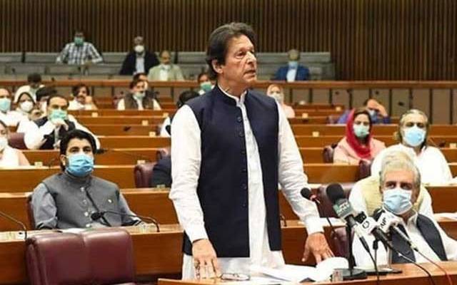 سپیکر قومی اسمبلی، راجہ پرویز اشرف، عمران خان، پی ٹی آئی ، مستعفی، ارکان، نوٹسز جاری