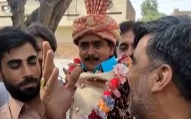 اڑھائی فٹ کا دلہا دلہن بیاہ لایا