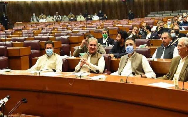 پی ٹی آئی ارکان کے استعفوں کا معاملہ، پارٹی میں شدید اختلاف، اہم خبر آگئی