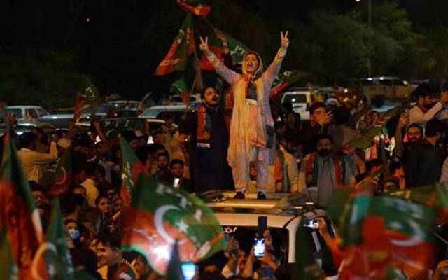 پی ٹی آئی، سیاسی سرگرمیاں، تیزی، فیصلہ