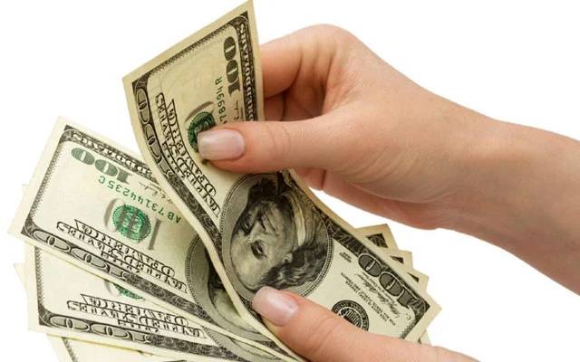 اوپن مارکیٹ میں ڈالر بےلگام، ملکی تاریخ کی بلند ترین سطح ریکارڈ
