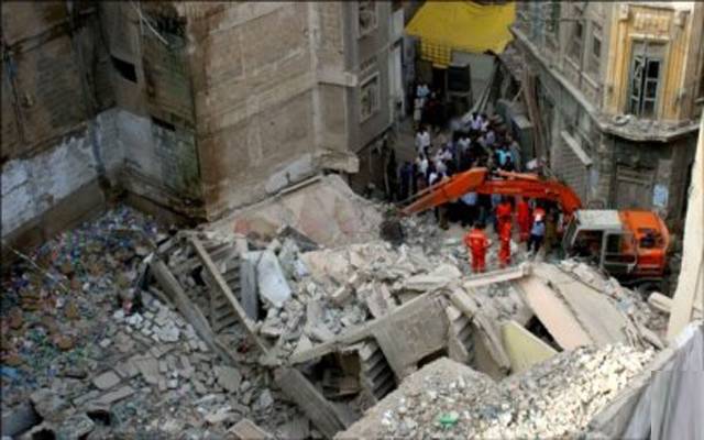 کراچی میں 5 منزلہ عمارت زمین بوس ,ایک شخص جاں بحق