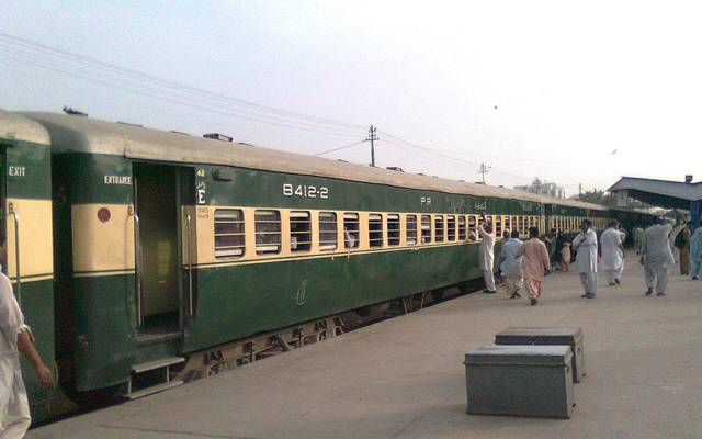کراچی جانیوالی ٹرین، پاکستان ایکسپریس، بڑے حادثہ سے بچ گئی