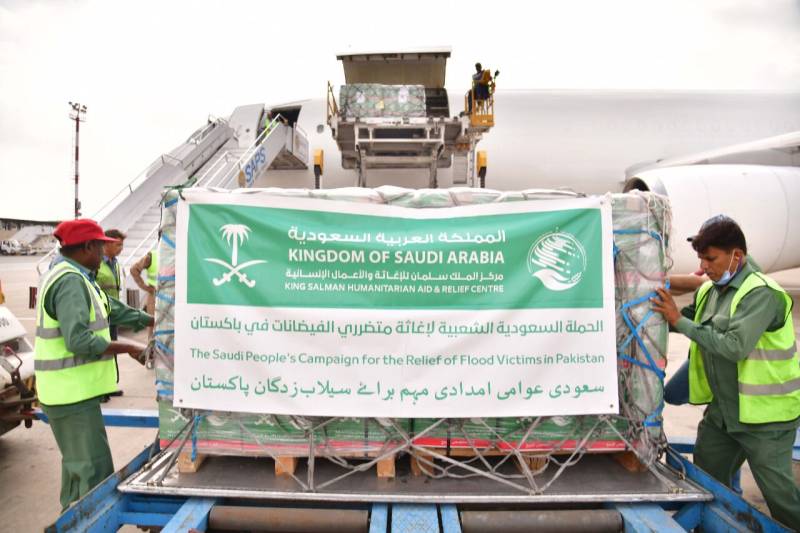 سعودی عرب اور اٹلی سےامدادی سامان لیکر طیارے کراچی پہنچ گیا