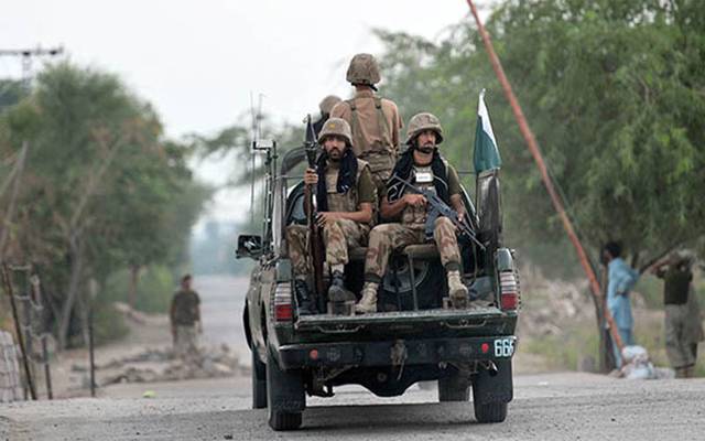 پشاور : دہشتگردوں کا فوجی قافلے پر حملہ ، 3 دہشت گرد ہلاک 